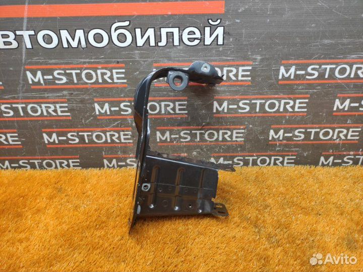 Кронштейн усилителя бампера передний левый