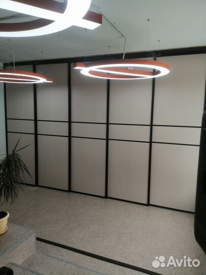 Дверь алюминиевая