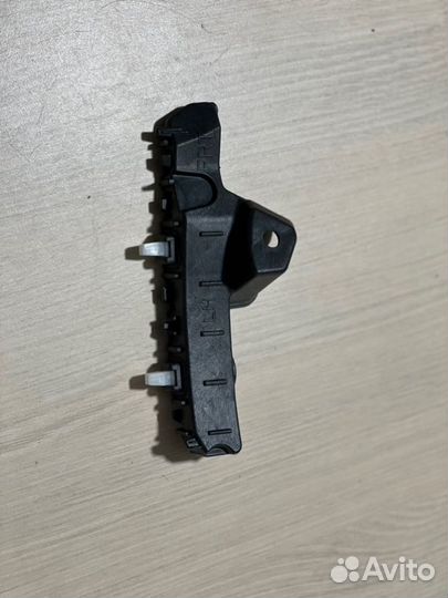 Крепление бампера(кронштейн) переднее правое