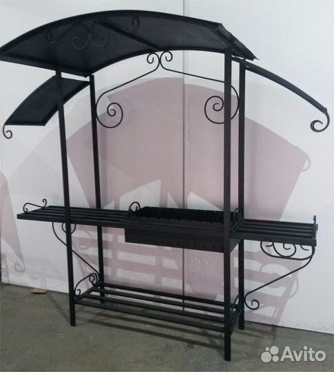 Мангальная зона с крышей