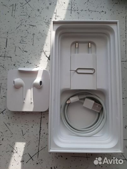 Телефон iPhone 11 64 гб