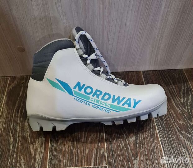 Лыжные ботинки