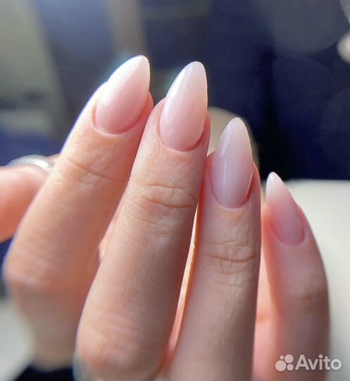 Мастер маникюра, модель на покрытие