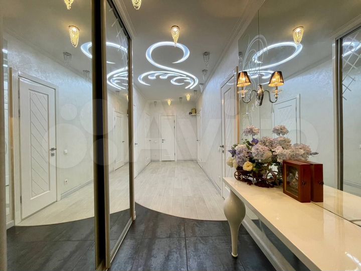 3-к. квартира, 103 м², 3/6 эт.