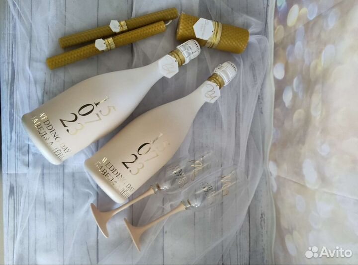 Свадебные фужеры и шампанское