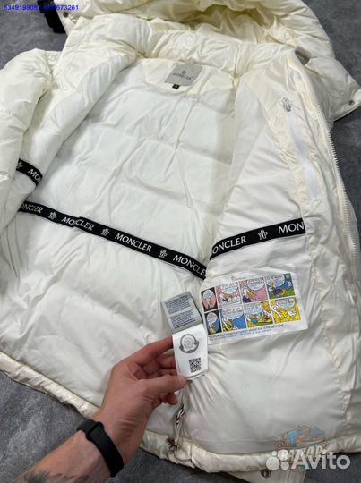 Moncler: белоснежный пуховик для зимы