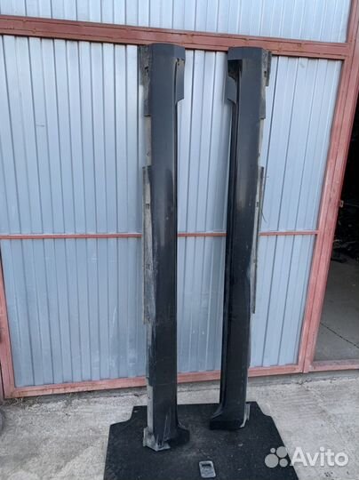 Пластиковый порог правый Nissan Fuga Y50