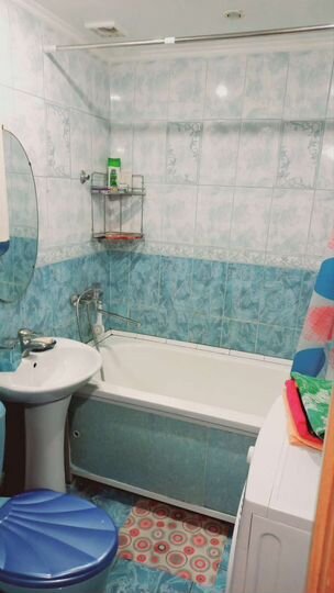 2-к. квартира, 43 м², 1/4 эт.