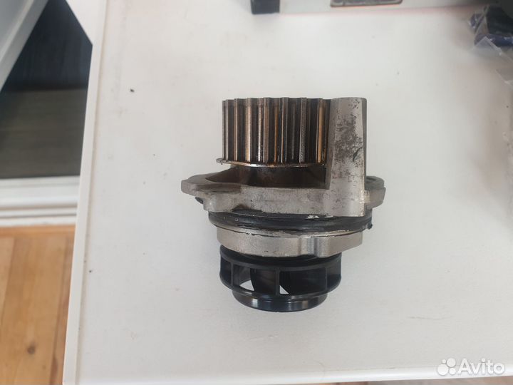 Помпа (водяной насос) golf 6 Б/У