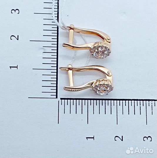 Золотые серьги с камнем