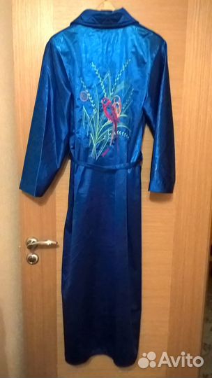 Халат шелковый с вышивкой