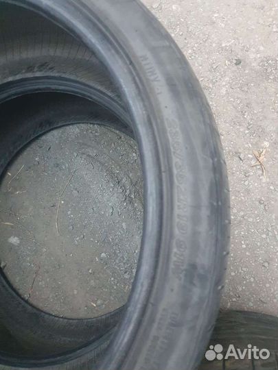 Minerva Stud 235/35 R19