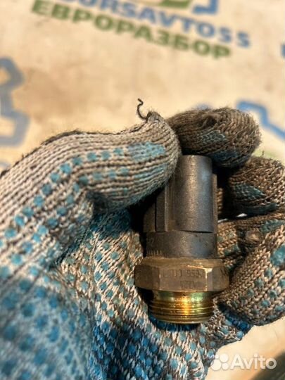 Датчик включения вентилятора Volkswagen Polo RUS