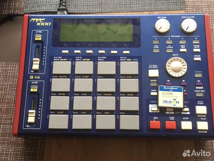 Dj контролер Akai 1000 mpc