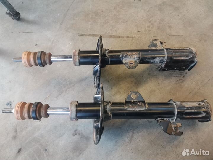 Амортизаторы передние Lexus 48510-80580