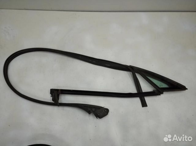 Уплотнитель стекла двери w207 coupe E-class 642