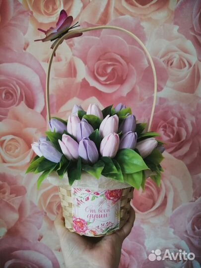 Букет тюльпанов из мыла в корзине