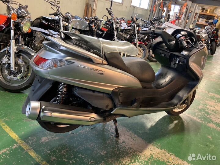 Максискутер Yamaha Majesty 400