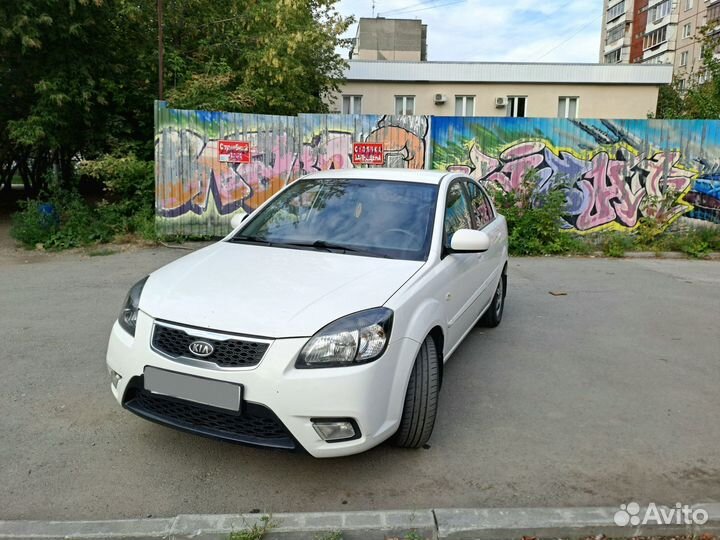 Kia Rio 2009 черная крыша