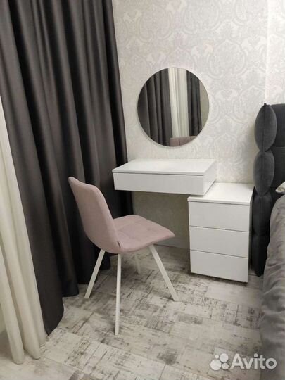 Стол туалетный