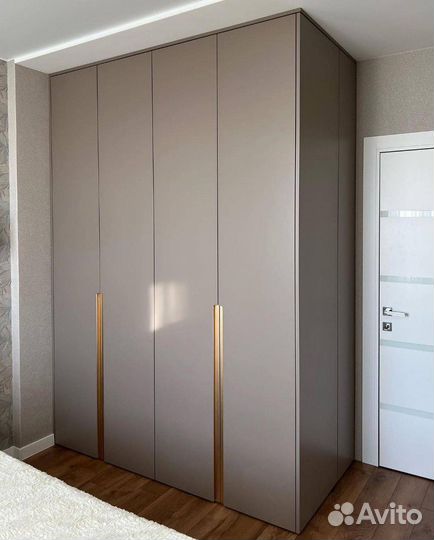 Распашной шкаф на заказ