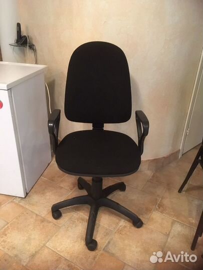 Офисное кресло