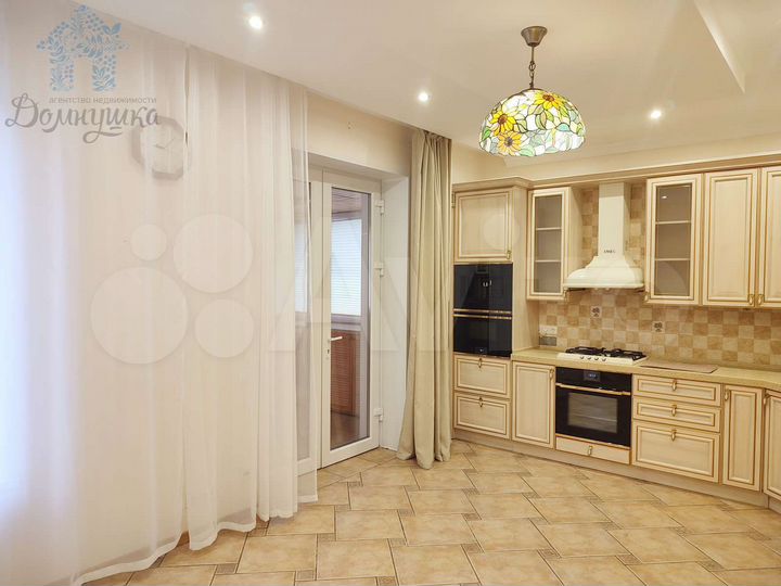 Дом 284 м² на участке 1 сот.