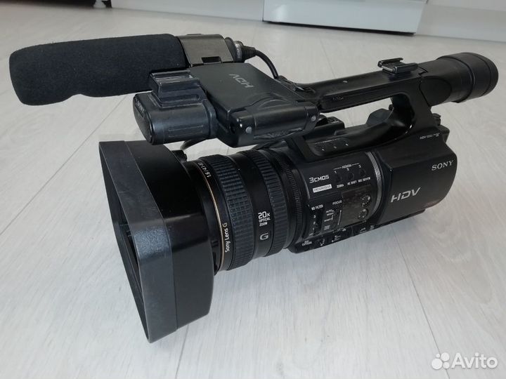 Профессиональная видеокамера Sony HVR Z5E