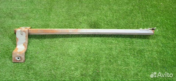 Направляющая стекла передняя левая Nissan Micra