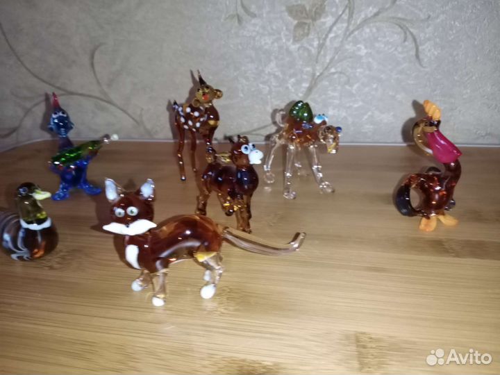 Фигурки из цветного стекла