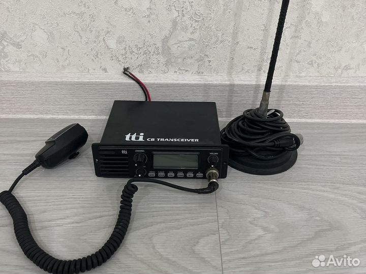 Автомобильная рация с антенной