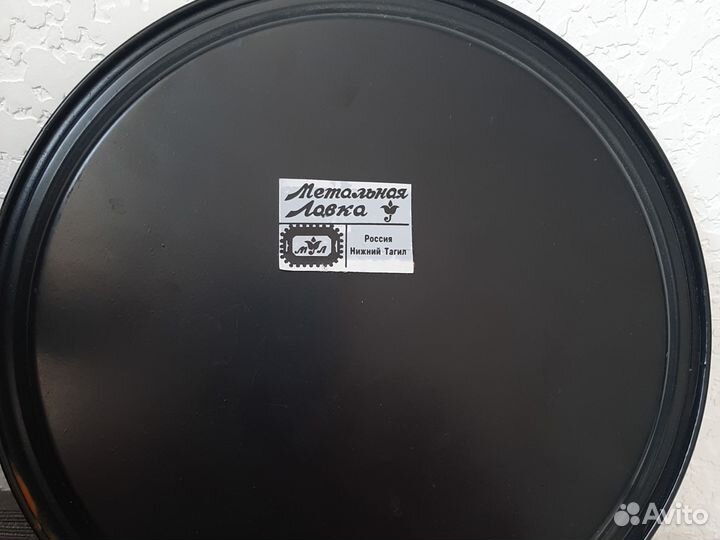 Поднос метал. Диаметр 23 см.ручная роспись