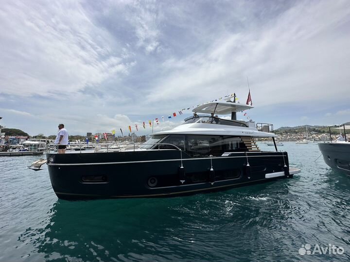 Моторная яхта Azimut Magellano 60, 2025