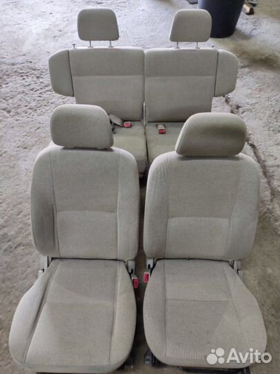 Сиденья комплект Mitsubishi Dingo 1