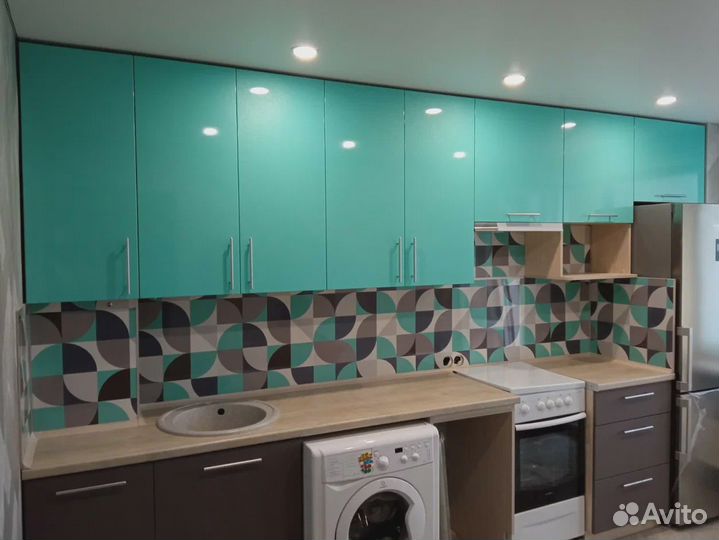 Кухонный гарнитур яркий, бирюзовый, на заказ
