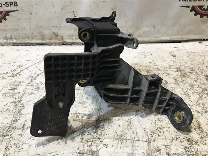 Кронштейн Opel Astra H