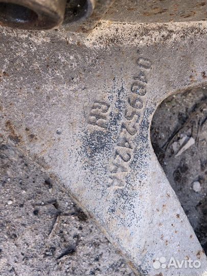 Рычаг передний правый нижний Крайслер 300 Магнум