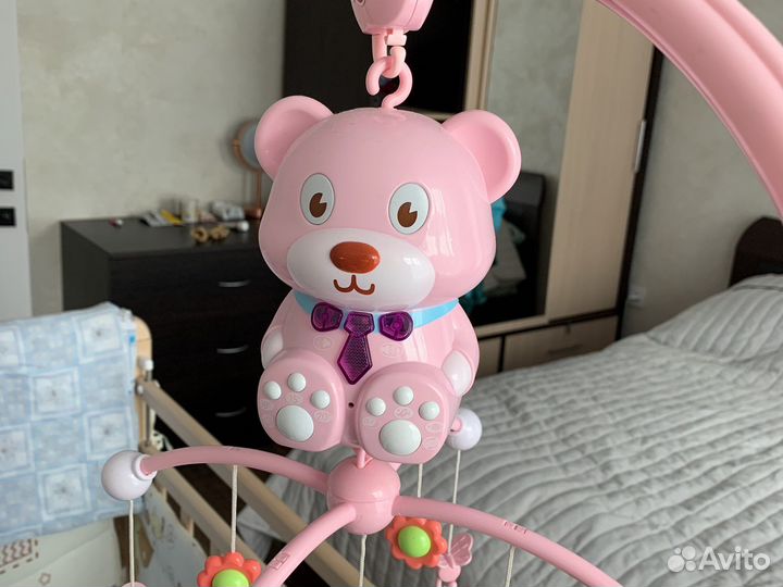 Музыкальный мобиль на кроватку