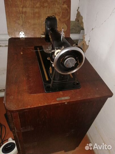 Машинка швейная ножная лада