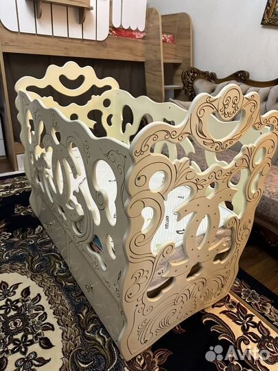 Детская кроватка с поперечным маятником