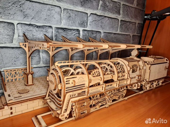 Ugears Локомотив с тендером+ перон (собранный)