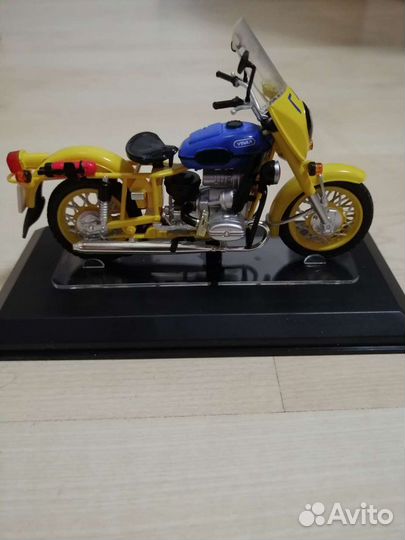 Модель мотоцикла урал 1:18