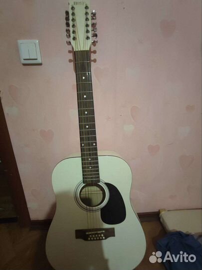Акустическая двенадцати струнная гитара