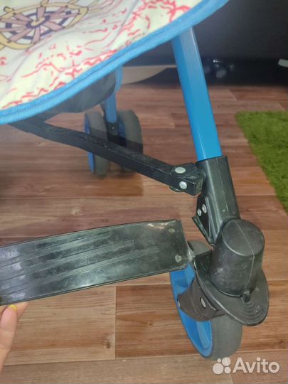 Прогулочная коляска трость