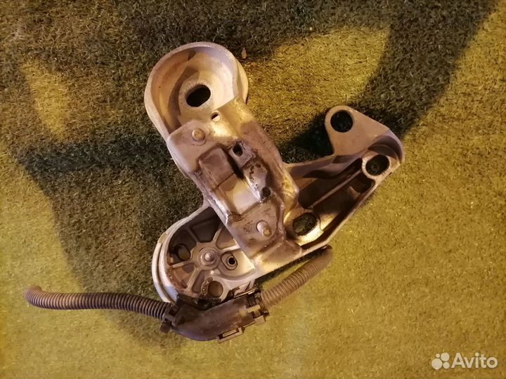 Опора двигателя (подушка двс) правая 8E0199382L Au