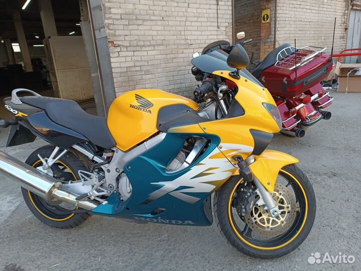 Мотоцикл Honda CBR600F