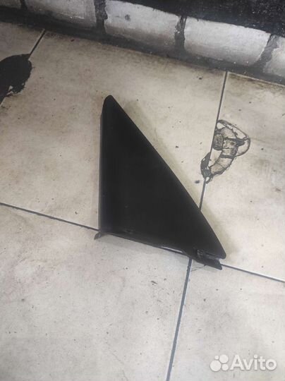 Накладка зеркала левая Nissan Almera Classic B10