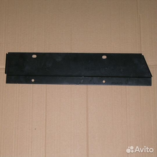 Панель подножки задняя правая маз