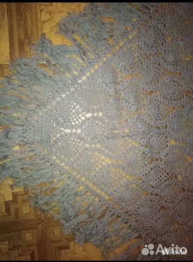 Шаль ручной работы.теплая большая.красивая