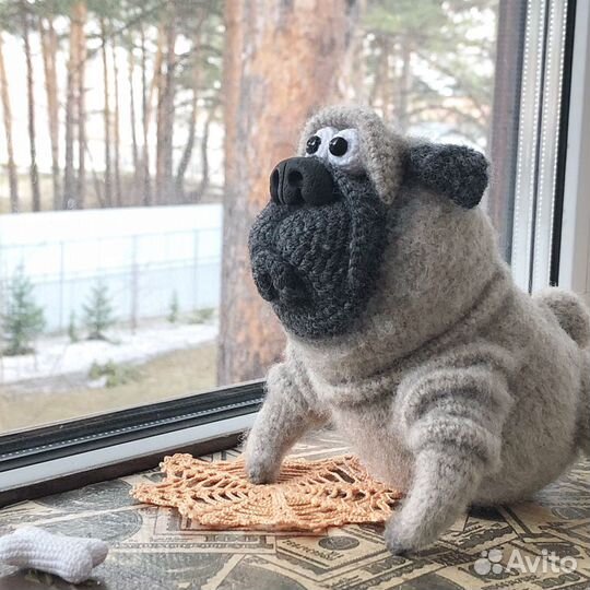 Собачка Мопс игрушка вязанная